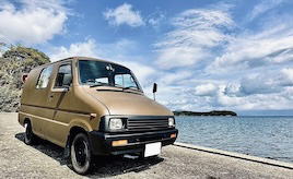 今日も荷物を積み、歌を乗せて。トヨタ・デリボーイと各地を巡るシンガーソングライターの物語